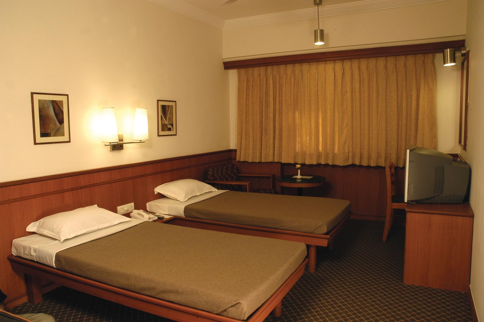 Hotel Skylon Ahmedabad Exterior foto