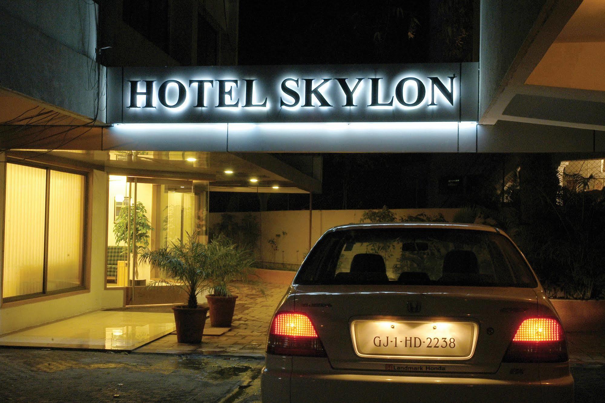 Hotel Skylon Ahmedabad Exterior foto
